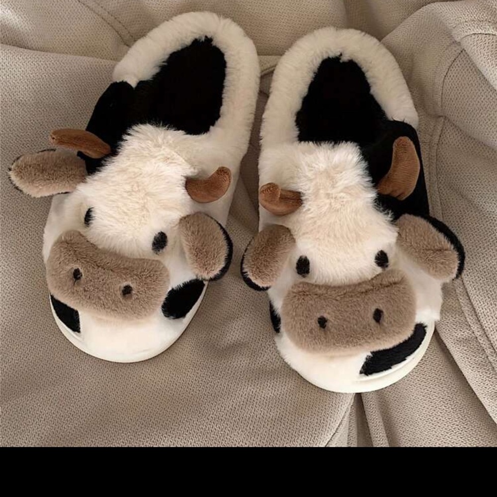 Adorable Cow Face Plush Slippers